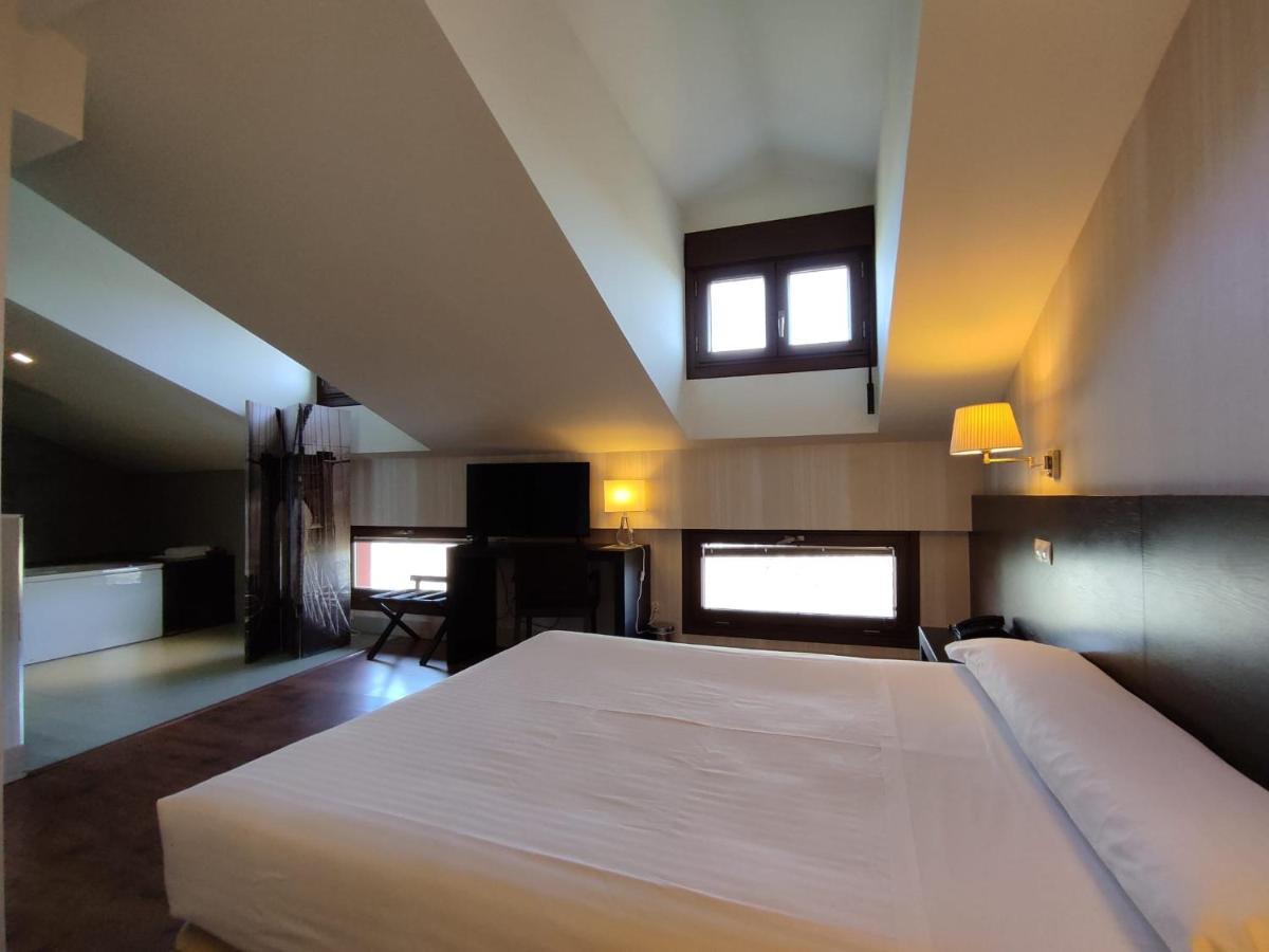 Hotel Puerta del Arco Tudela de Duero Esterno foto