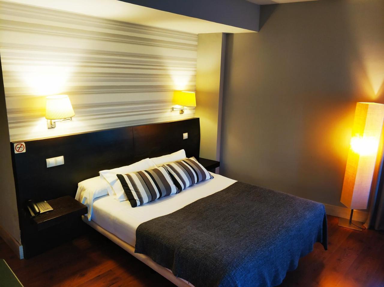 Hotel Puerta del Arco Tudela de Duero Esterno foto